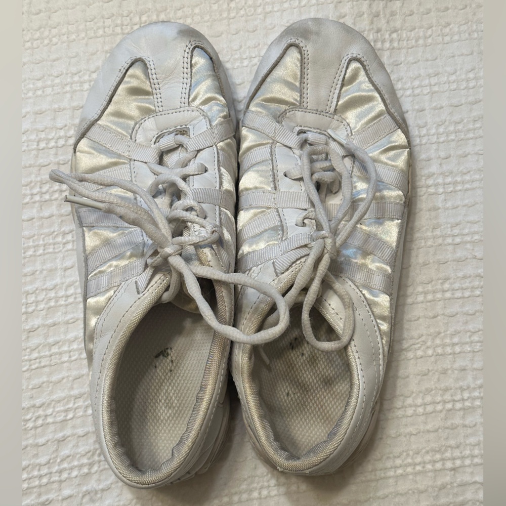 Infinity Cheer Shoes - Picture 2 of 9